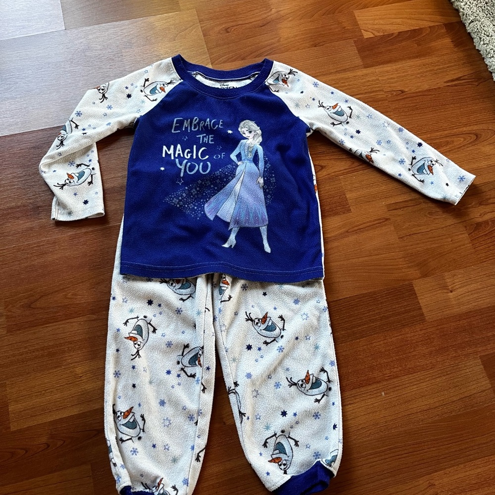 Disney Frozen cozy Elsa Olaf fuzzy pajamas size 4